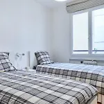 Tour Eiffel & Champs Elysees - 2 Bedroom Gorgeous & Bright 75M2 - Free Weekly Housekeeping - For Business And Working Purposes Only