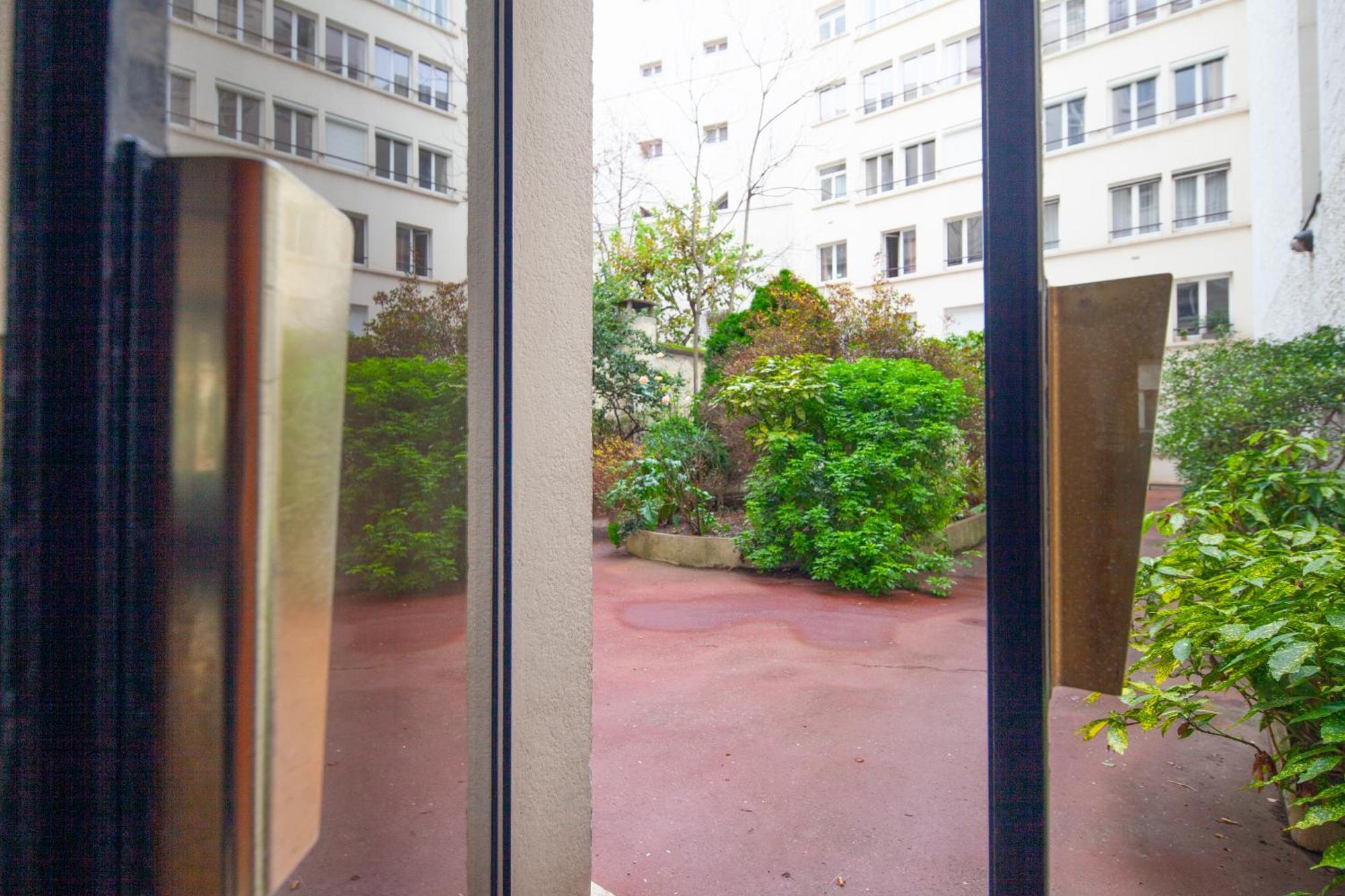 Tour Eiffel & Champs Elysees - 2 Bedroom Gorgeous & Bright 75m2 - Free Weekly Housekeeping - For Business And Working Purposes Only Appartement Parijs