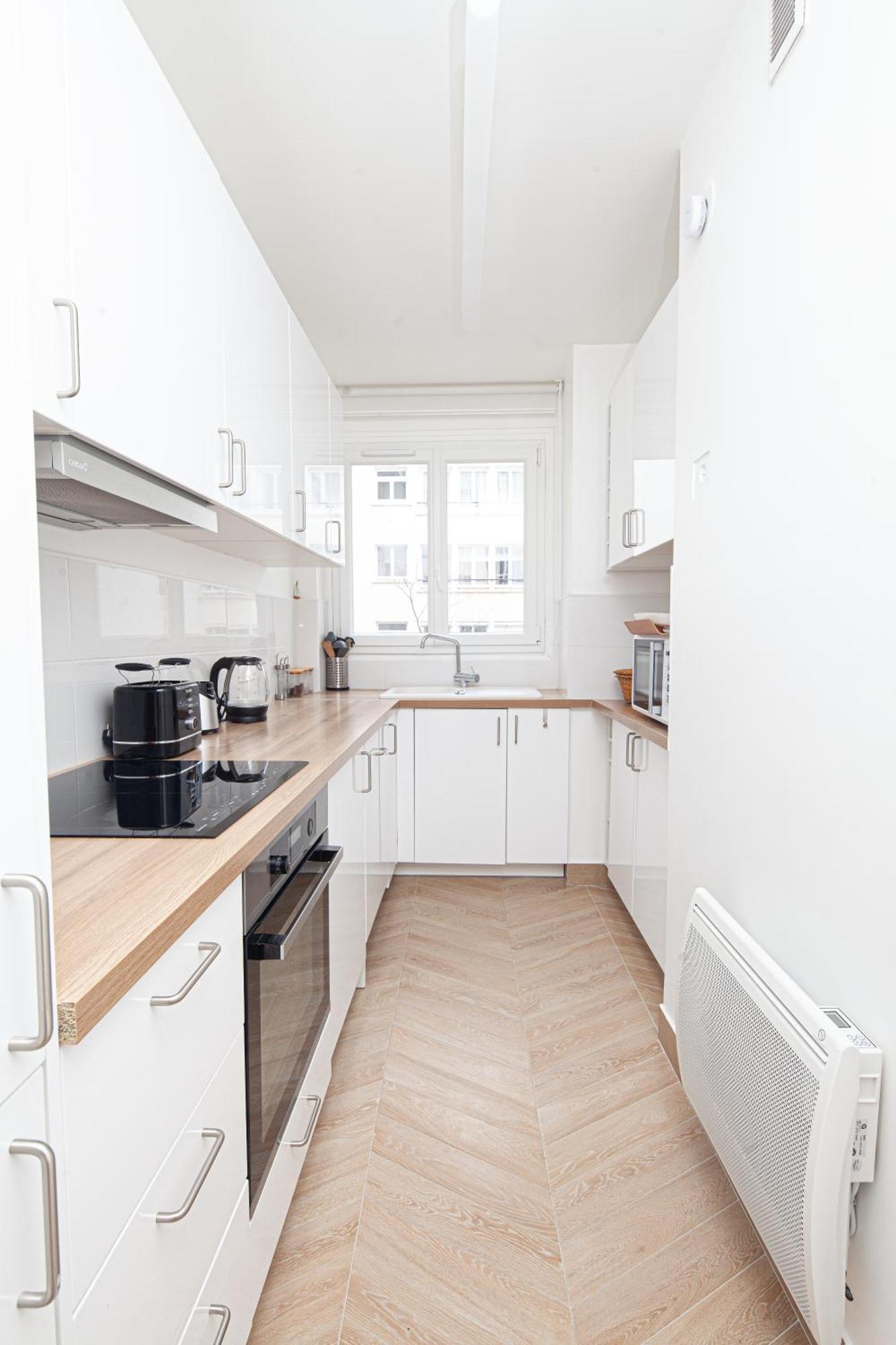 Tour Eiffel & Champs Elysees - 2 Bedroom Gorgeous & Bright 75m2 - Free Weekly Housekeeping - For Business And Working Purposes Only Parijs