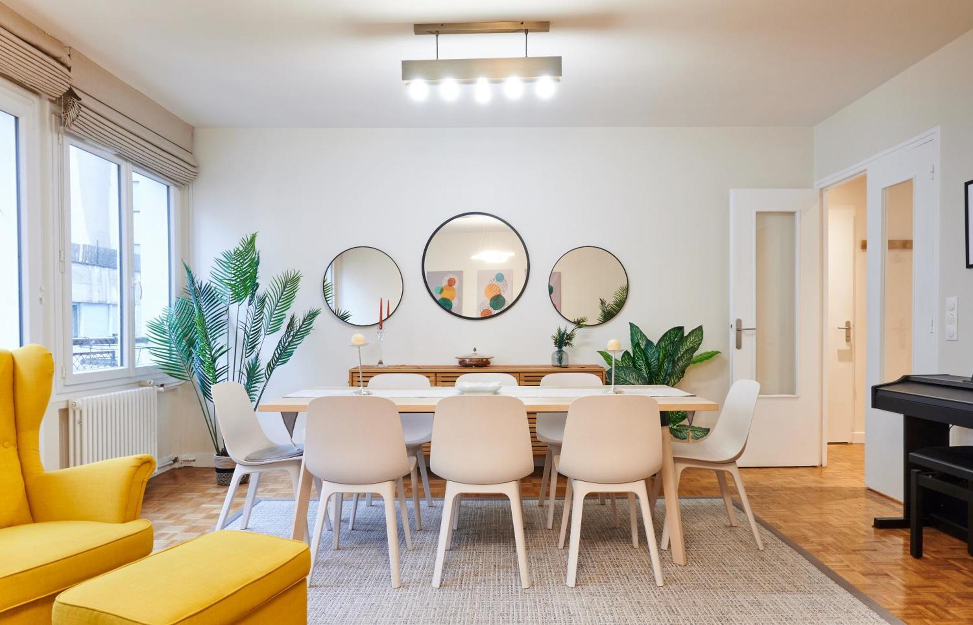 Tour Eiffel & Champs Elysees - 2 Bedroom Gorgeous & Bright 75m2 - Free Weekly Housekeeping - For Business And Working Purposes Only *