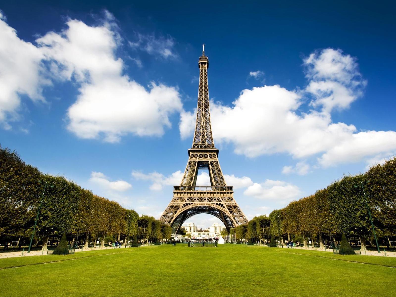 Tour Eiffel & Champs Elysees - 2 Bedroom Gorgeous & Bright 75m2 - Free Weekly Housekeeping - For Business And Working Purposes Only Appartement