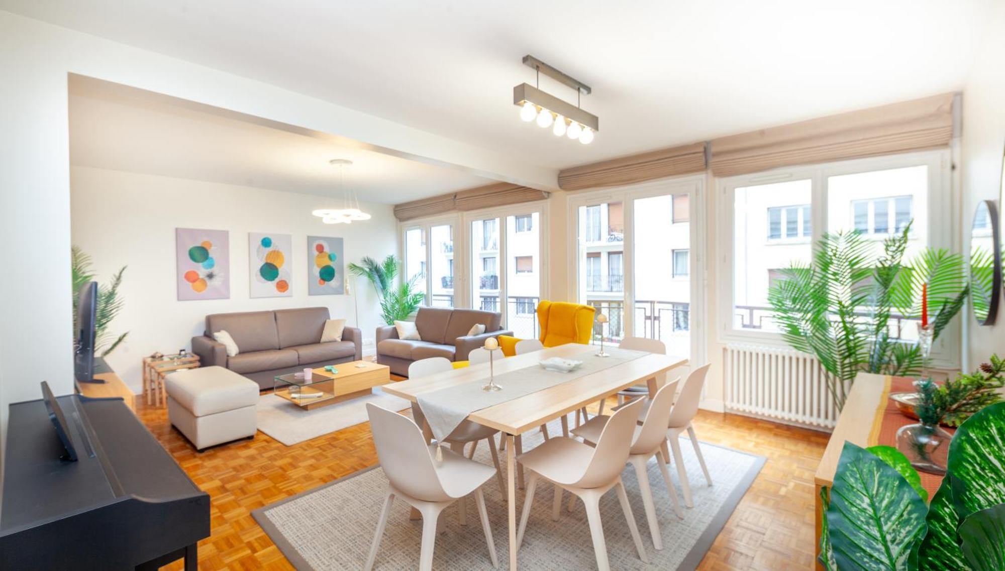 Appartement Tour Eiffel & Champs Elysees - 2 Bedroom Gorgeous & Bright 75m2 - Free Weekly Housekeeping - For Business And Working Purposes Only *